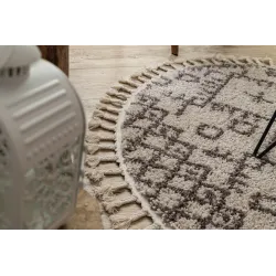 Eleganter Teppich in Creme und Braun, perfekt für das Wohnzimmer