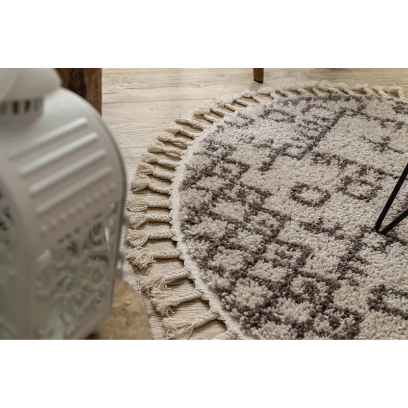 Eleganter Teppich in Creme und Braun, perfekt für das Wohnzimmer