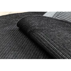 Schwarzer Sisal Teppich für den Garten, ideal für Familien und Kinder