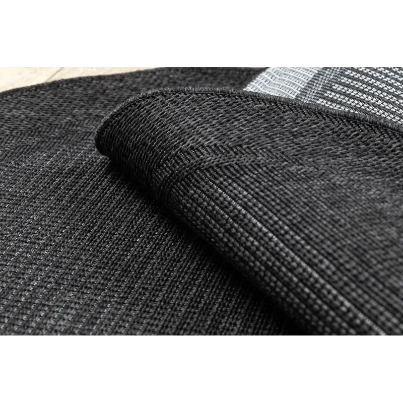 Schwarzer Sisal Teppich für den Garten, ideal für Familien und Kinder