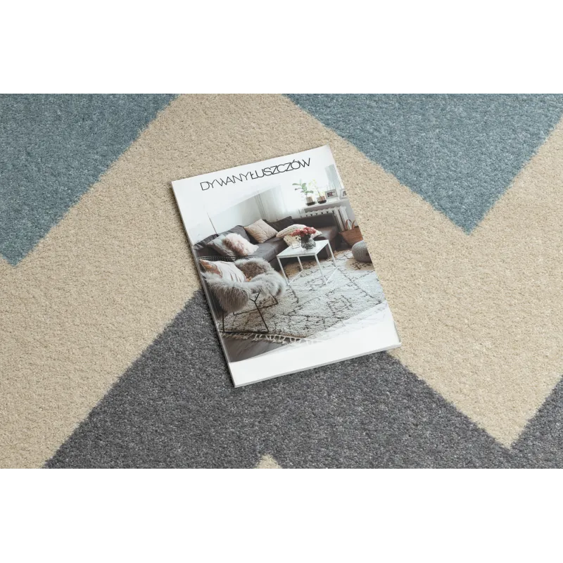 Moderner gelber Teppich, stilvolles Wohnaccessoire