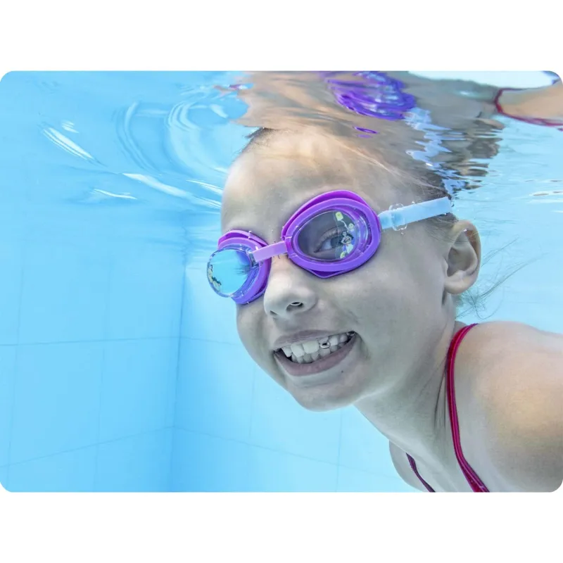 Bunte Schwimmbrille für Kinder, ideal für Sommervergnügen im Pool