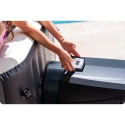 Aufblasbares SPA mit Hydromassage, ideal für Treffen mit Freunden im Garten